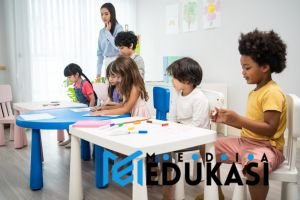 5 Cara Menjadi Guru yang Menginspirasi, Bukan Sekadar Memberi Tugas