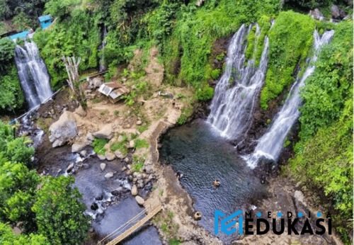 Air Terjun Jangir di Banyuwangi: tersembunyi di balik tebing.