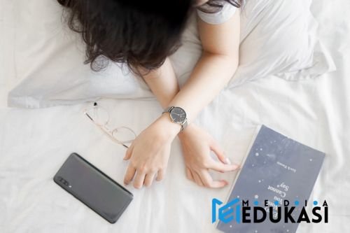 Batasi penggunaan gadget sebelum tidur.