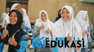 Belajar Sambil Bernyanyi – Ciptakan lagu sederhana untuk menghafal rumus atau konsep.