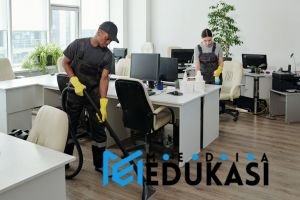 Bersihkan ruang kerja dan tidur secara rutin.