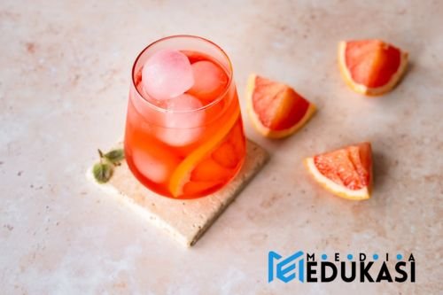 Buat smoothie sehat sebagai pengganti sarapan cepat.