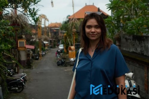 Bukan Sekadar Jalan-Jalan: Wisata Indah Pembuka Wawasan di Indonesia