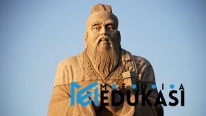 Confucius: Ajaran moral dan etika sebagai dasar pendidikan di Tiongkok kuno.