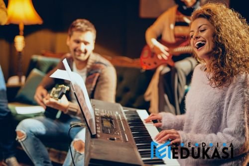 Dengarkan musik menenangkan saat merasa cemas.