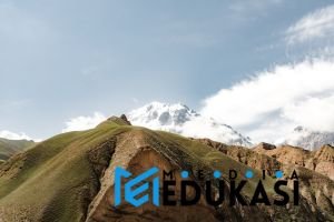 Destinasi Gunung Terbaik: Keindahan Alam & Budaya Indonesia yang Memukau
