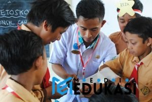 Dongeng dari Topik Pelajaran – Ubah konsep IPA atau sejarah jadi dongeng.