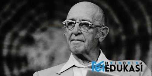 Dr. Carl Rogers: Pendekatan humanistik dalam pendidikan dan peran guru sebagai fasilitator.