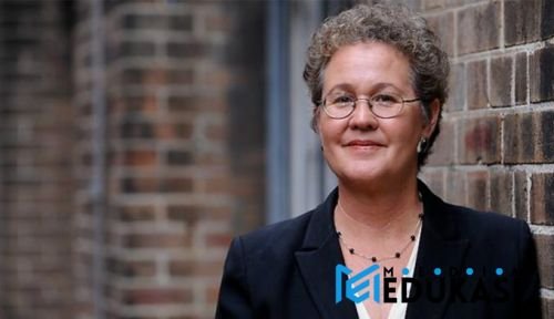 Dr. Linda Darling-Hammond: Guru dan kebijakan pendidikan berkualitas.