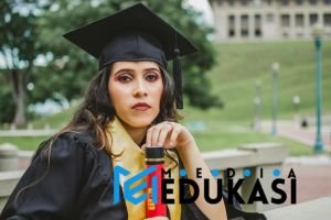 Essay Beasiswa Anti Gagal: Ubah Kisah Biasa Jadi Luar Biasa!