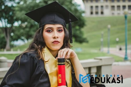 Essay Beasiswa Anti Gagal: Ubah Kisah Biasa Jadi Luar Biasa!