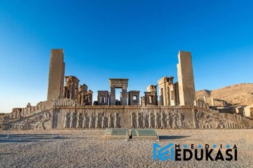 Filosofi Air dalam Peradaban Persia Kuno: Simbol Kehidupan dan Keberlanjutan