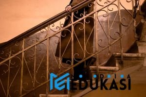 Gunakan tangga daripada lift untuk latihan ringan sehari-hari.