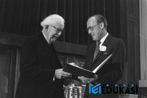 Jean Piaget: Perkembangan kognitif anak dan implikasinya bagi guru.