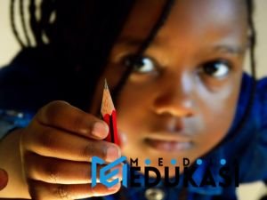 Kalahkan Gadget! Jurus Jitu Siswa Fokus Belajar