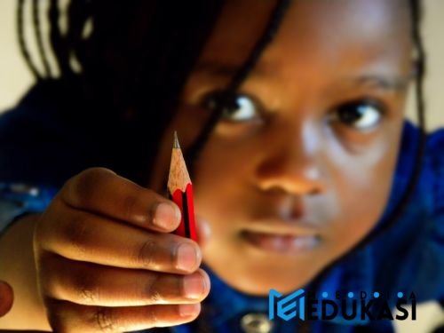 Kalahkan Gadget! Jurus Jitu Siswa Fokus Belajar