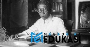 Ki Hajar Dewantara: Filosofi Tut Wuri Handayani dalam pendidikan nasional.