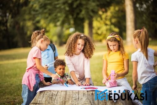 Kuis Berantai – Guru menyampaikan pertanyaan  siswa menjawab dan lanjutkan ke temannya.