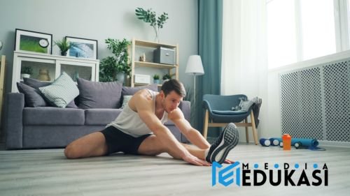 Lakukan senam ringan di rumah selama 15 menit.