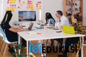 Literasi Digital untuk Guru: Kenapa Kita Juga Harus Melek Informasi