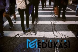 Manfaat jalan kaki 10.000 langkah sehari dan cara mencapainya.