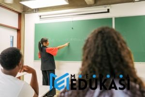 Membangun Komunitas Belajar di Kelas: Mendorong Kolaborasi dan Refleksi Bersama untuk Pembelajaran Mendalam
