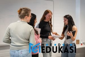 Menggunakan Model Pembelajaran Examples Non Examples untuk Materi Abstrak