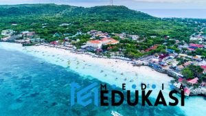 Pantai Tanjung Bira: pasir halus dan spot diving alami.