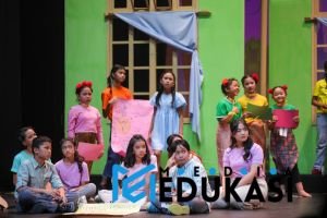 Pembelajaran dengan Drama Pendek – Buat skenario pendek berdasarkan pelajaran.