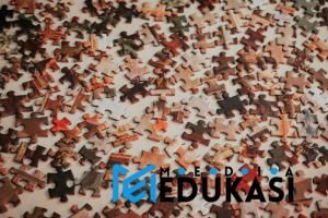Pembelajaran dengan Puzzle Kertas – Potong informasi menjadi potongan susun kembali.