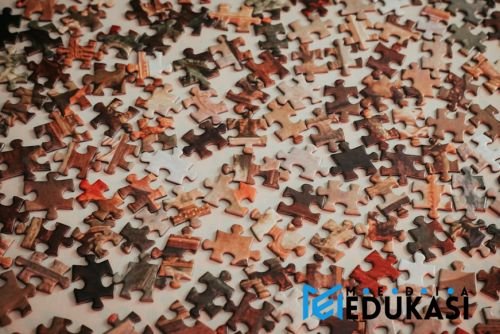 Pembelajaran dengan Puzzle Kertas – Potong informasi menjadi potongan  susun kembali.
