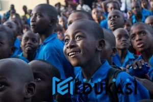Pendidikan di Kenya: Inovasi Mobile Learning di Tengah Keterbatasan Infrastruktur