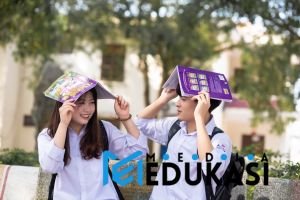 Pilih Pemberi Rekomendasi Tepat: Kunci Surat Beasiswa yang Bikin Lolos!