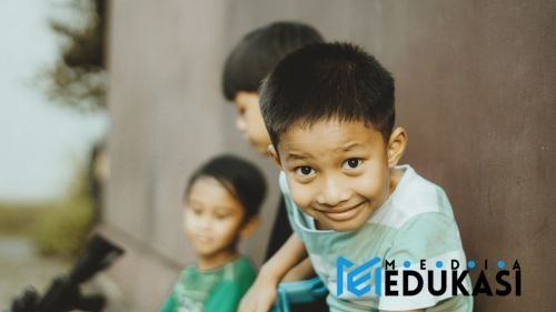 Rahasia Literasi Anak di Era Digital: Ubah Gadget Jadi Teman Baca!