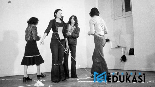 Rhythm 0 oleh Marina Abramovic: Batas Tubuh  Psikologi  dan Interaksi Manusia