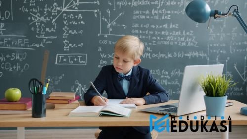 Stres Belajar: Benarkah Kurikulum Penyebab Utamanya?