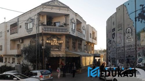 The Walled Off Hotel oleh Banksy: Seni di Tepi Konflik Israel-Palestina