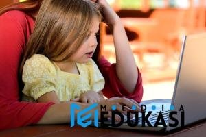 Umur yang Tepat untuk Anak Mulai Dikenalkan dengan Komputer