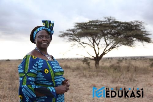 Wangari Maathai: Mengajar lingkungan melalui aksi nyata di Kenya.